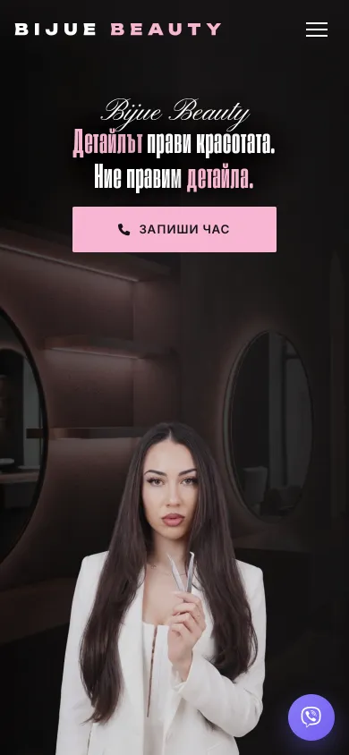 Сайтът на Bijue Beauty на телефон показва бутон „Запиши час“, интериор на салона и портрет.